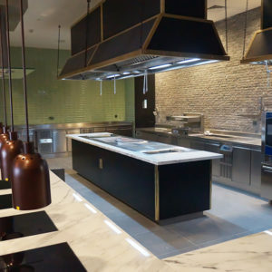 Тепловое оборудование для кухни ресторана и кафе. Отель Hilton 5*, ресторан «All Dining Restaurant», Киев. На фото тепловой технологический остров Molteni, пароконвектомат TouchLine Electrolux Professional.