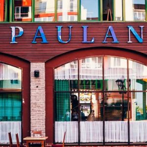 Открыть пивной ресторан с нуля. Ресторан & пивоварня «Paulaner», Краснодар. На фото вход в ресторан.
