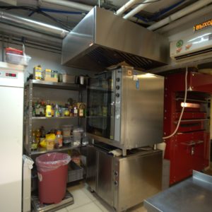 Профессиональные печи для ресторана, бара, пиццерии, кафе. Ресторан «Bake`n`Roll», Москва. На фото пароконвектомат и печь для пиццы.