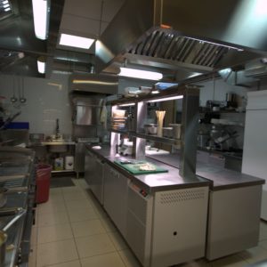 Тепловое и холодильное оборудование для ресторана и кафе. Ресторан «Bake`n`Roll», Москва. На фото кухня ресторана, оснащенная по проекту Profitex.