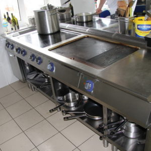 Тепловое оборудование Electrolux Professional для кухни ресторана и кафе. Ресторан «LaVilla», Краснодар. На фото тепловое модульное оборудование Electrolux XP (островная единица).