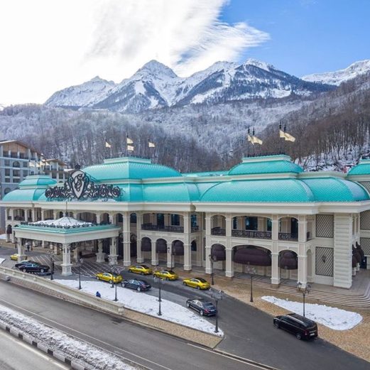 Профессиональное оборудование для кухни, бара и ресторана. Казино «Sochi Casino & Resort», Сочи. На фото центральный вход в казино.