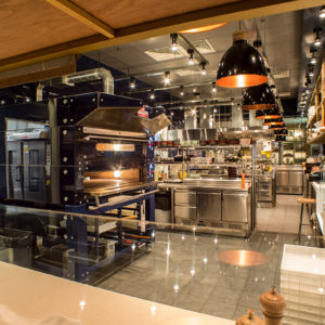 Оборудование для общепита. Ресторан Burger&Pizzetta, Москва. На фото кухня ресторана, оснащенная профессиональным оборудованием от Profitex.