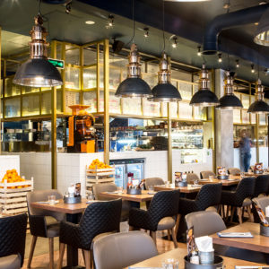Индивидуальный проект ресторана и бара. Ресторан Burger&Pizzetta, Москва. На фото кухня ресторана, оснащенная профессиональным оборудованием от компании Profitex.