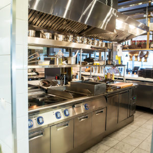 Тепловое оборудование Electrolux для пиццерии, ресторана и кафе. Ресторан Burger&Pizzetta, Москва. На фото зона приготовления горячих блюд с оборудованием Electrolux по проекту Profitex.