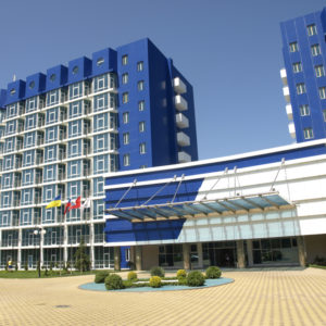 Проект оснащения ресторанов при отеле и гостинице. SPA-Отель «Аквамарин» 5*, Севастополь. На фото здание отеля.