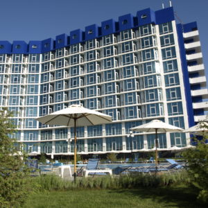 Оборудование для прачечных и химчисток в гостиницах и отелях. SPA-Отель «Аквамарин» 5*, Севастополь. На фото здание отеля.