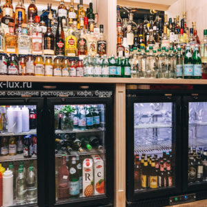 Профессиональное оборудование для заведений HoReCa. Ресторан «Балерина и Бифштекс», Краснодар. На фото холодильные шкафы для напитков Gastrorag.