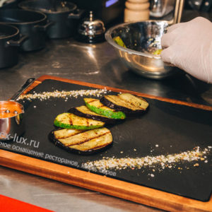 Комплексная поставка оборудования для профессиональной кухни ресторана. Ресторан «Балерина и Бифштекс», Краснодар. На фото блюдо из меню ресторана.