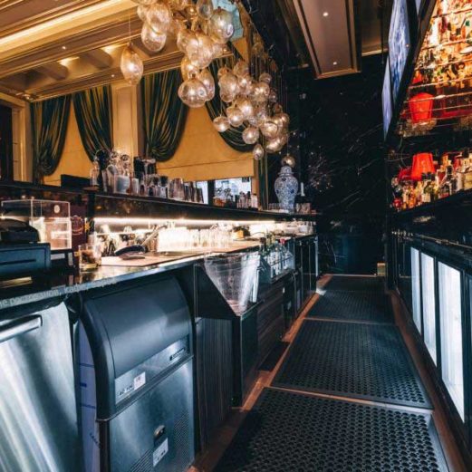 Профессиональное барное оборудование для ресторана и кафе. Казино «Sochi Casino & Resort», Сочи. На фото оборудование Scotsman, Enofrigo, Tecnosteel.