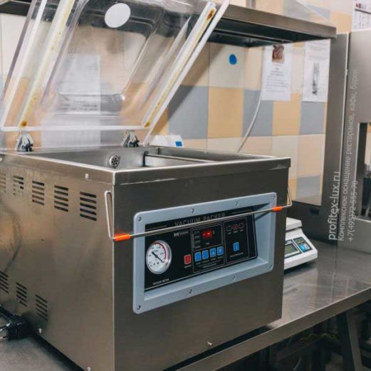 Оборудование для вакуумной упаковки продуктов для ресторанов, кафе и предприятий общественного питания. Казино «Sochi Casino & Resort», Сочи. На фото вакуумупаковочная машина Hurakan.