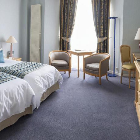 Постельное белье для гостиниц и отелей от Profitex. Отель «Holiday Inn Seligerskaya» 4*, Москва. На фото номер из номерного фонда отеля.