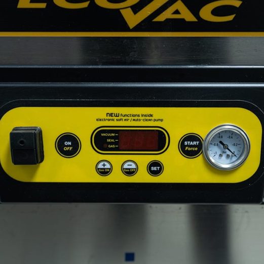 Упаковочное оборудование EcoVac от Profitex. Отель "Азимут Переславль", Переславль-Залесский. На фото вакуумупаковочная машина колпакового типа EcoVac Eco 45L Digital.
