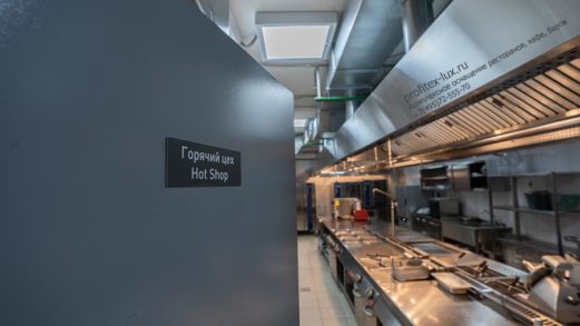 Оборудование для профессиональной кухни ресторана и бара. Отель "Азимут Переславль", Переславль-Залесский. На фото горячий цех первого этажа с оборудованием CAS, Sirman, Modular, Electrolux, Fimar, Элид, Astoria, Торгмаш, McAlpine, Klarco, HiCold.