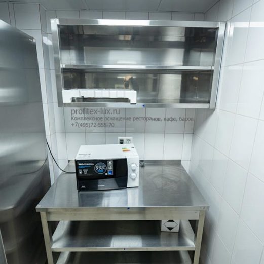 Холодильное и нейтральное оборудование для HoReCa. Отель "Азимут Переславль", Переславль-Залесский. На фото микроволновая профессиональная печь Menumaster RMS 510DS и нейтральное оборудование от Profitex.