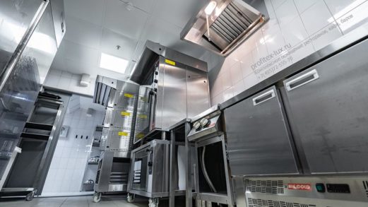 Открыть ресторан с нуля с кухонным оборудованием Profitex. Отель "Азимут Переславль", Переславль-Залесский. На фото цех выпечки с оборудованием CAS, Modular, McAlpine, Klarco, Элид, Fimar, HiCold, Sottoriva, Modular, Flamic, Martellato, Zanolli, Astoria.