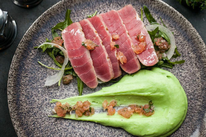 Проект кухни ресторана и бара от Profitex. Мясной ресторан 800С Contemporary Steak, Москва. На фото блюдо из меню ресторана.