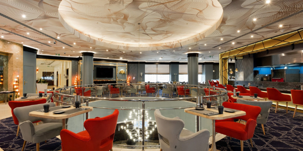 Поставка оборудования для ресторана, кафе, бара от Profitex. Ресторан G&T, Holiday Inn Sokolniki, Москва. На фото интерьер ресторана.