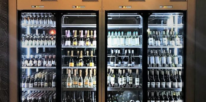 Винные шкафы и библиотеки для ресторана, кафе, бара. Ресторан G&T, Holiday Inn Sokolniki, Москва. На фото винный шкаф Enofrigo.
